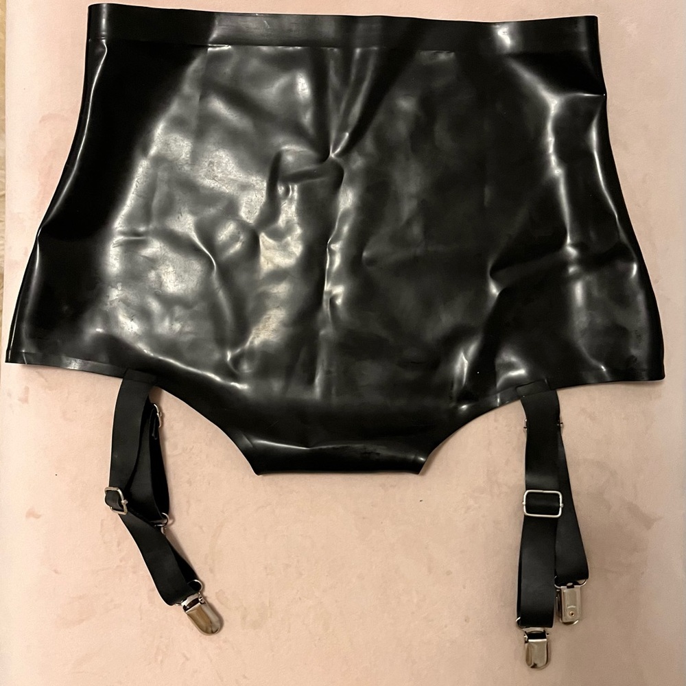 Latex hot pants with garter buckles NEW size Small
